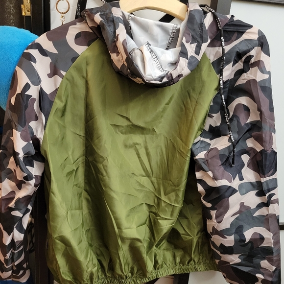 Contrast Camo Panel Drawstring Hooded Jacket - Picture 6 of 13
